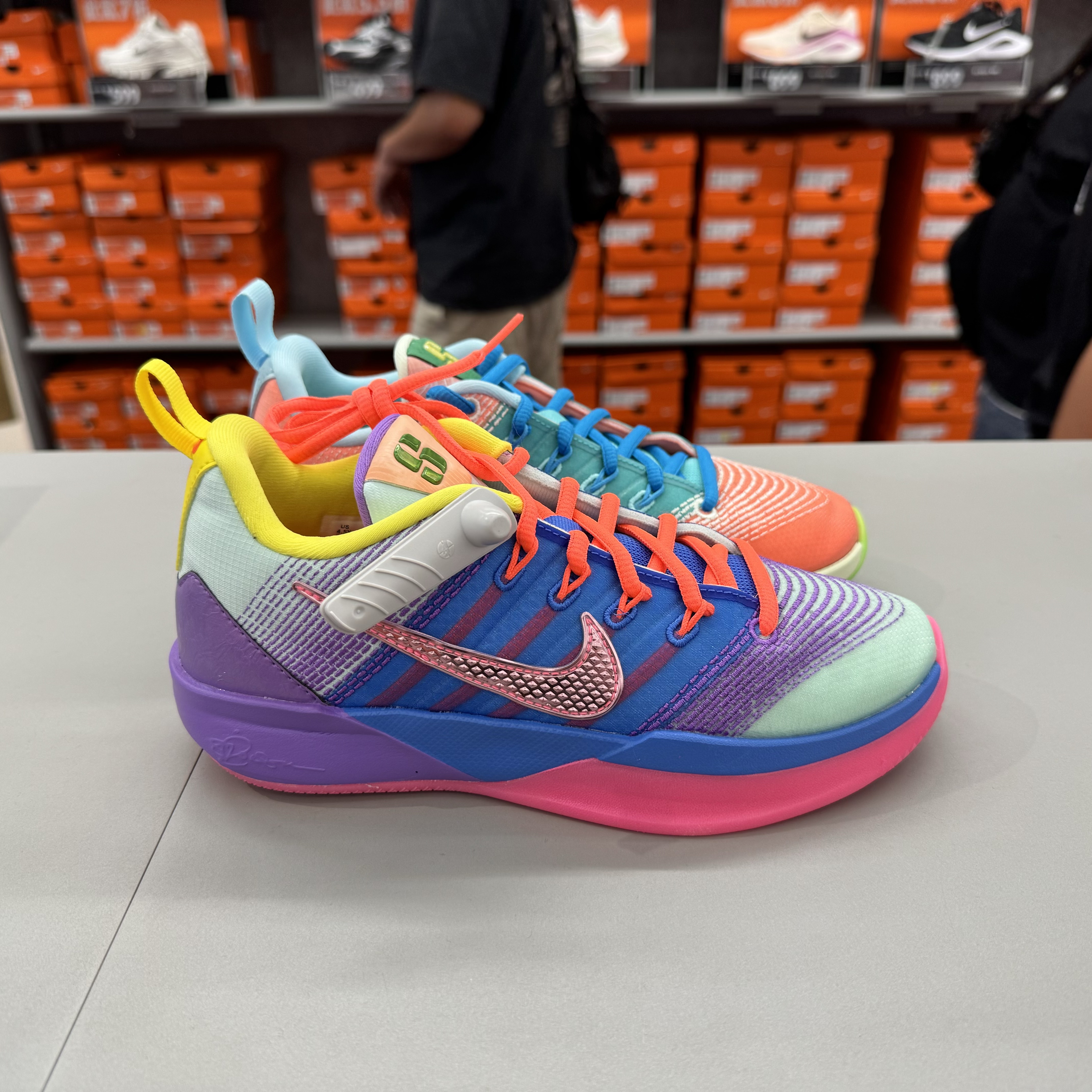 犇犇运动Nike/ Sabrina 3 大童舒适透气鸳鸯款篮球鞋IR3208-300