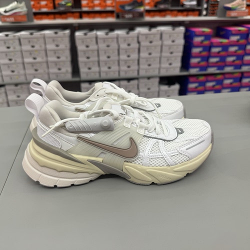 犇犇运动Nike/V2K RUN女子复古老爹休闲透气跑步鞋FD0736-112-113