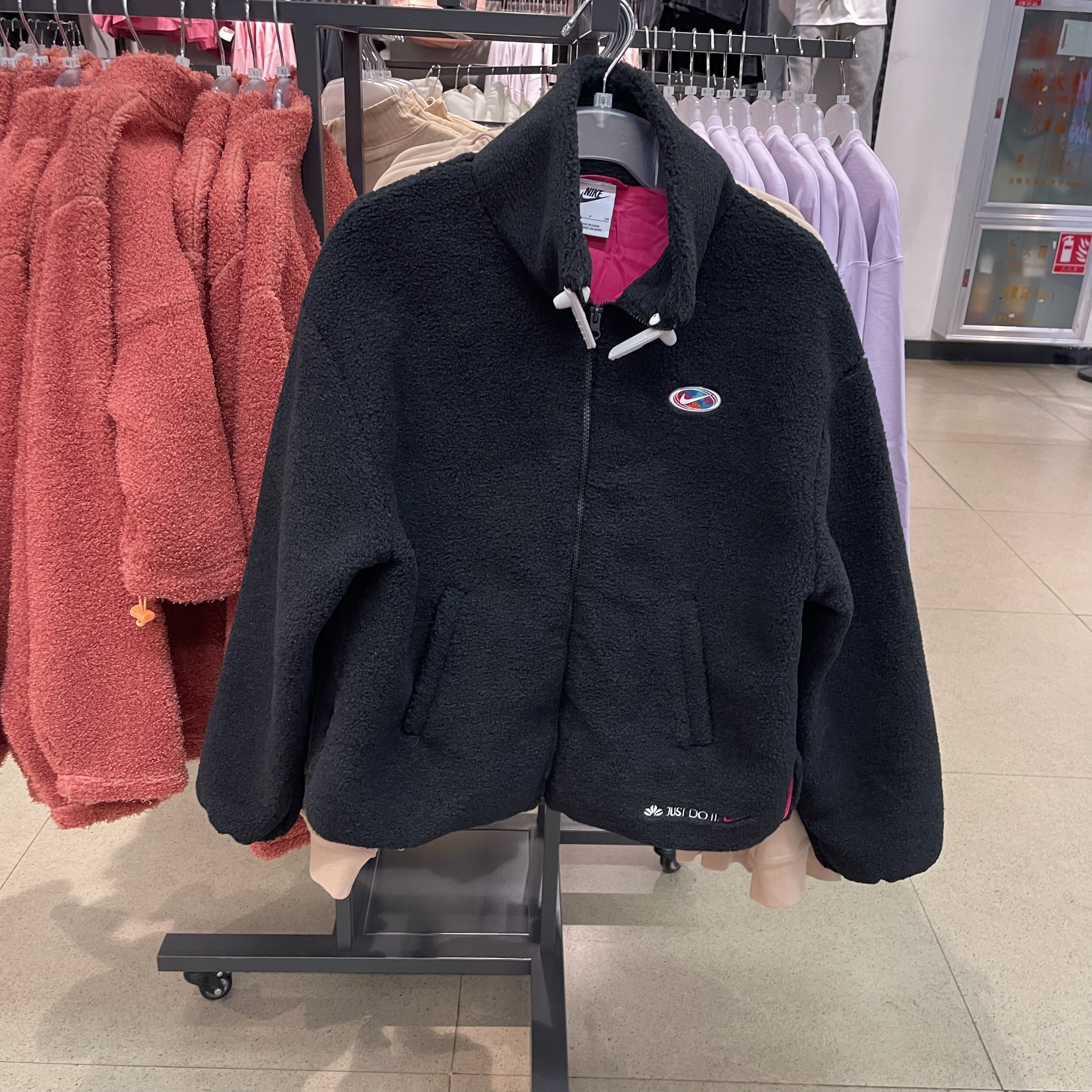 犇犇运动Nike/耐克 女子宽松保暖舒适立领休闲夹克外套 FD4796