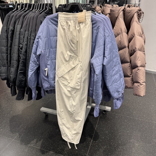 犇犇运动Nike/女子伞兵裤宽松拒水梭织工装运动长裤HM6145-104