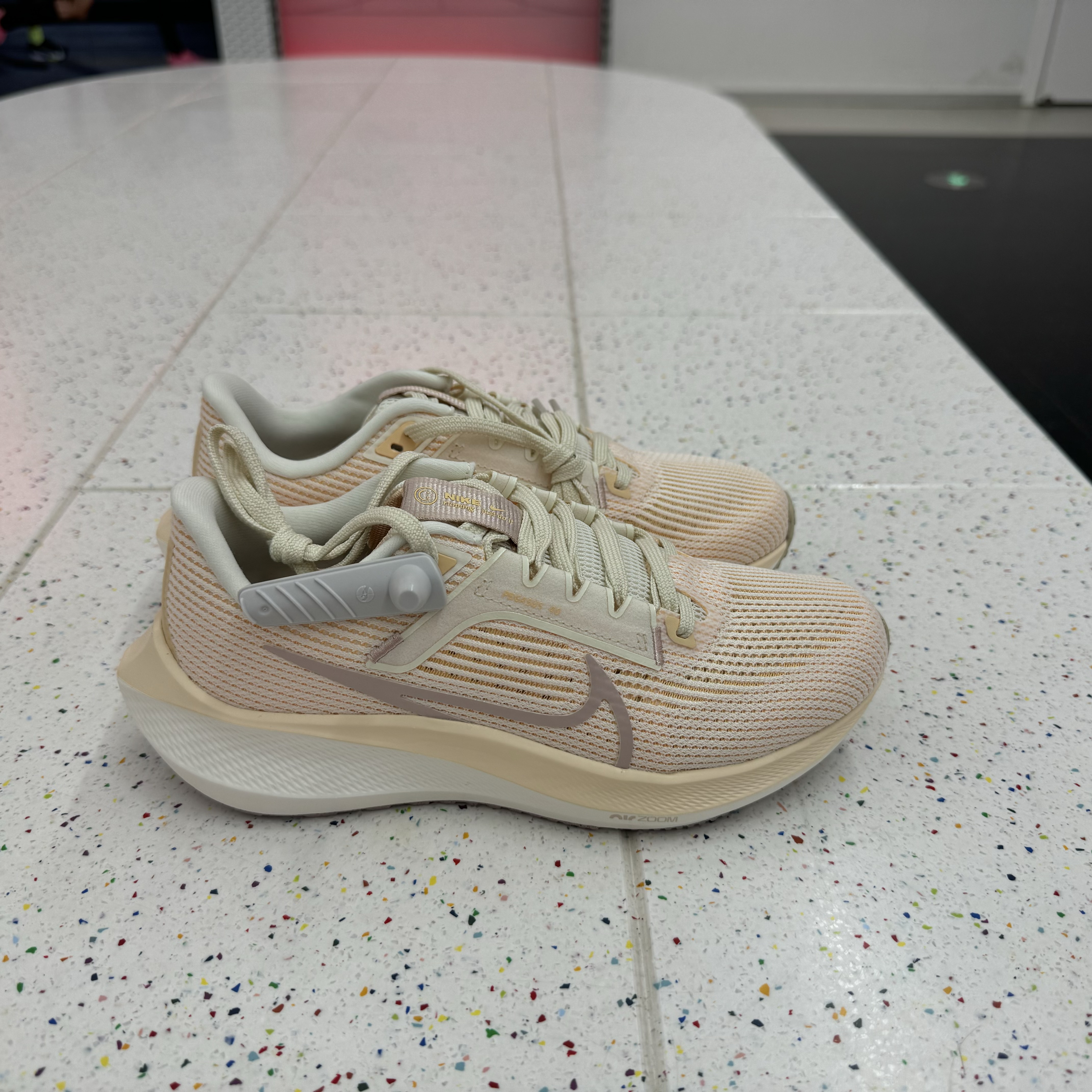 犇犇运动Nike/Air Zoom Pegasus 40女子百搭耐磨跑步鞋FZ0638-110