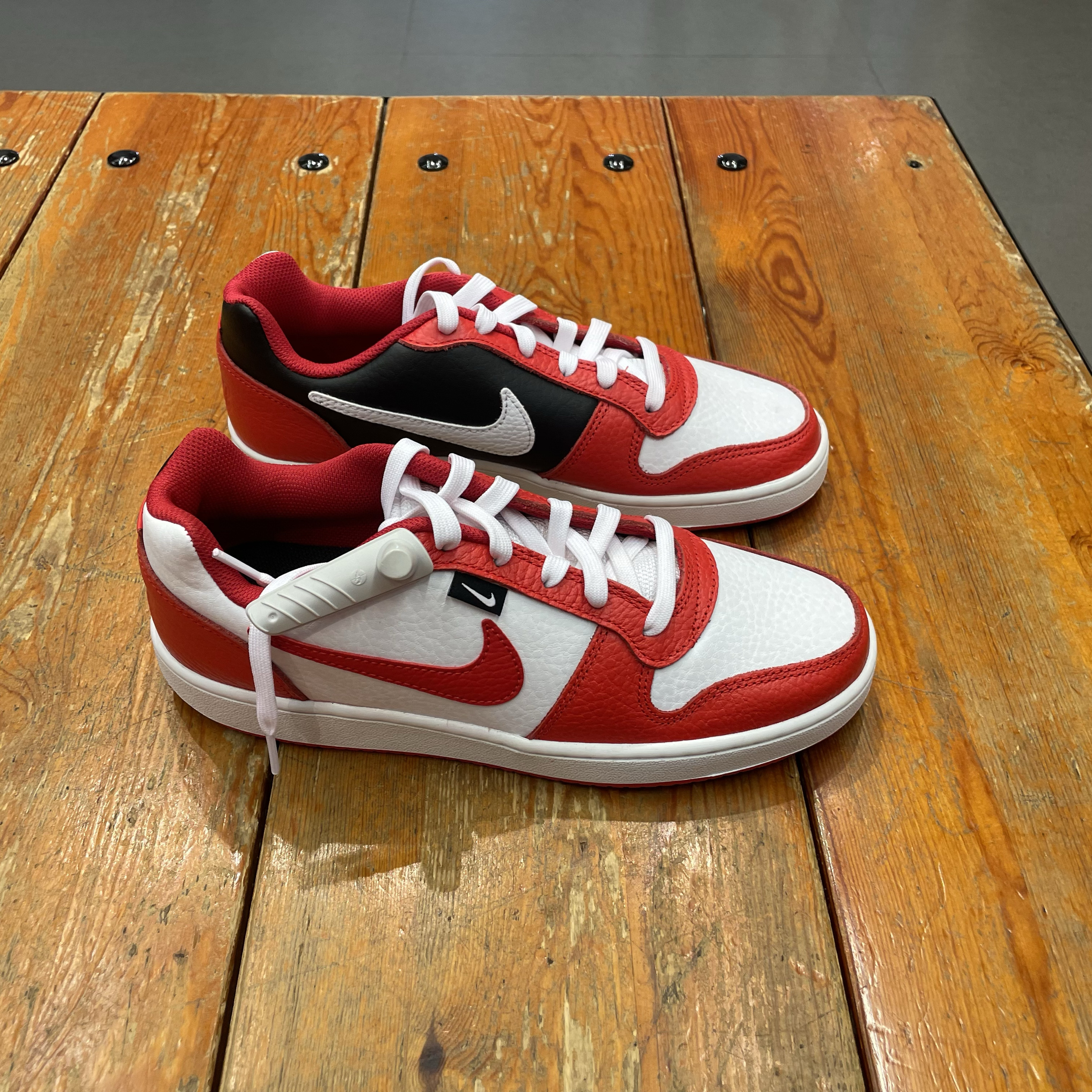 犇犇运动NikeEbernon Low PRM 男子休闲板鞋AQ1774-IO7608-IB4644