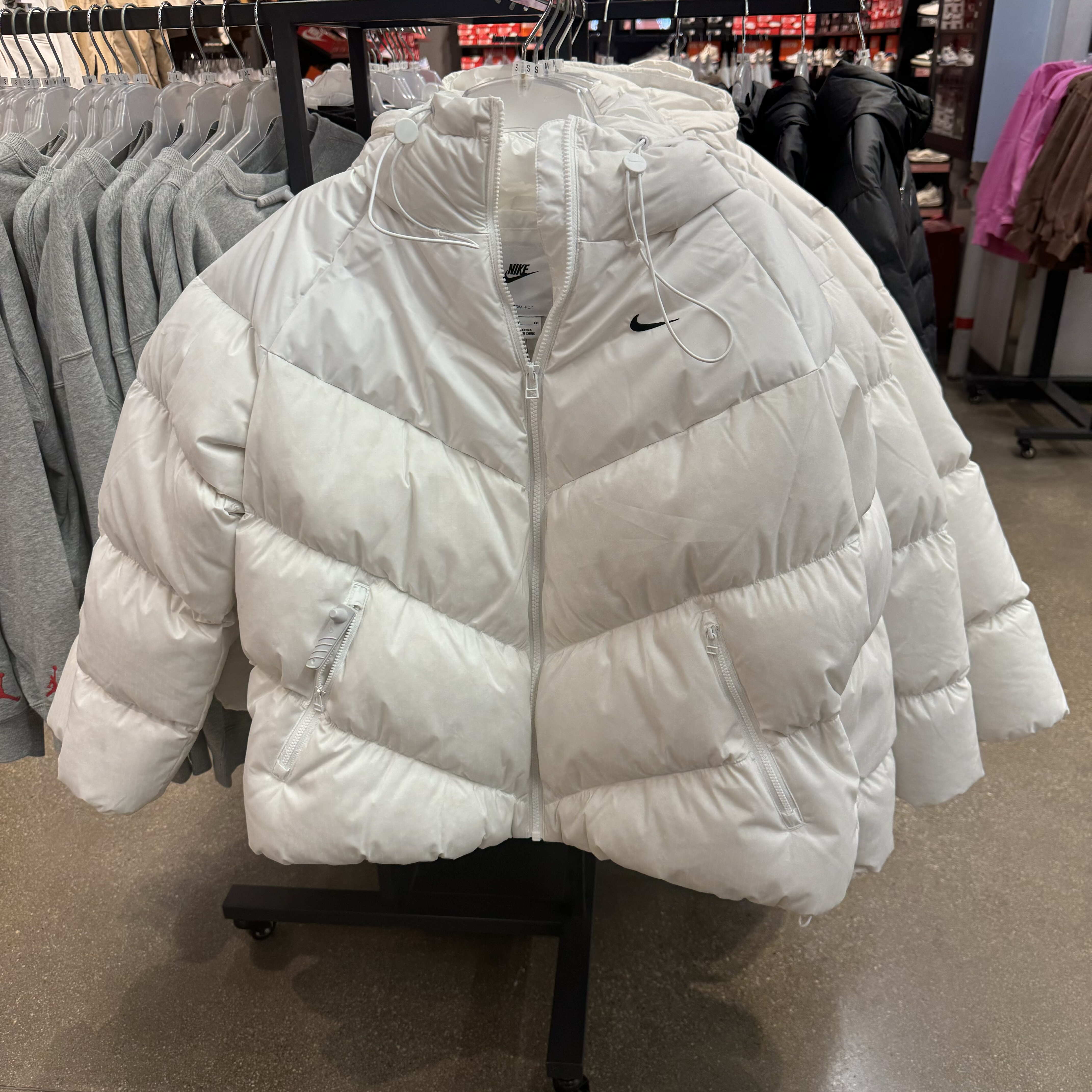 犇犇运动Nike/女子舒适保暖连帽休闲运动羽绒服HF7871-100