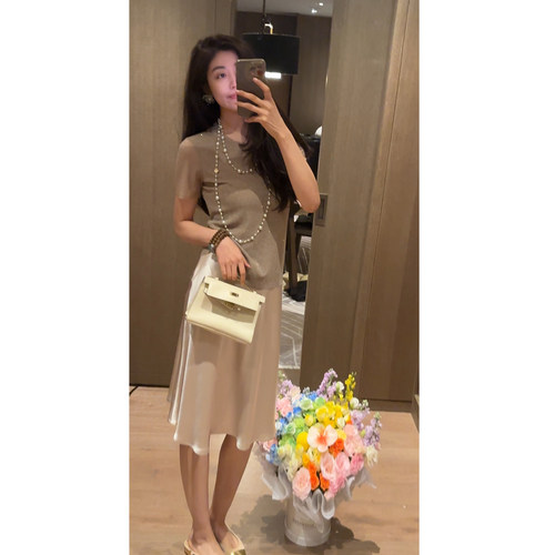 2N.COU妮蔻26春新款光泽垂感醋酸显瘦半身裙女气质高腰A字短裙