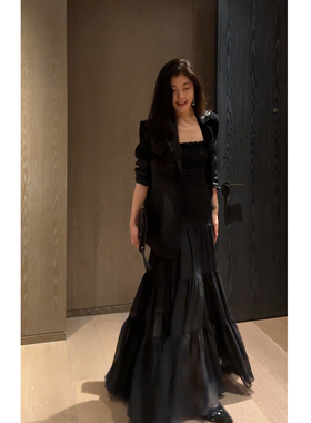 N.COU妮蔻25秋新款简约大方高级感气质弹力松紧黑色抹胸连衣裙