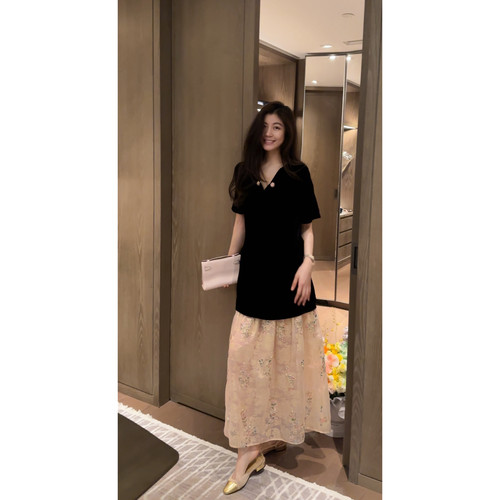 N.COU妮蔻26夏新款赫本风100桑蚕丝丝绒高级感撞色拼接连衣裙女