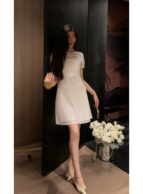 N.COU妮蔻25夏新款设计感小众别致白色钩花蕾丝花瓣袖连衣裙