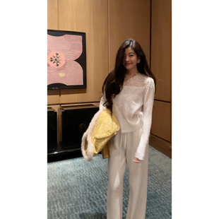 N.COU妮蔻25冬新款 毛衣 设计感小众镂空蕾丝微透拼接V领针织衫