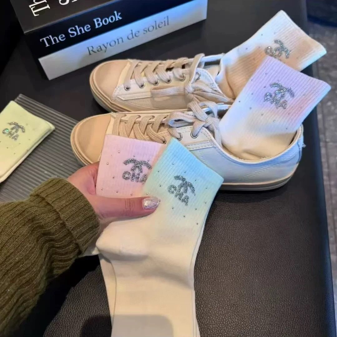 2025好看渐变色 甜美小香风烫钻巨好穿个性洋气 透气舒适纯棉袜子