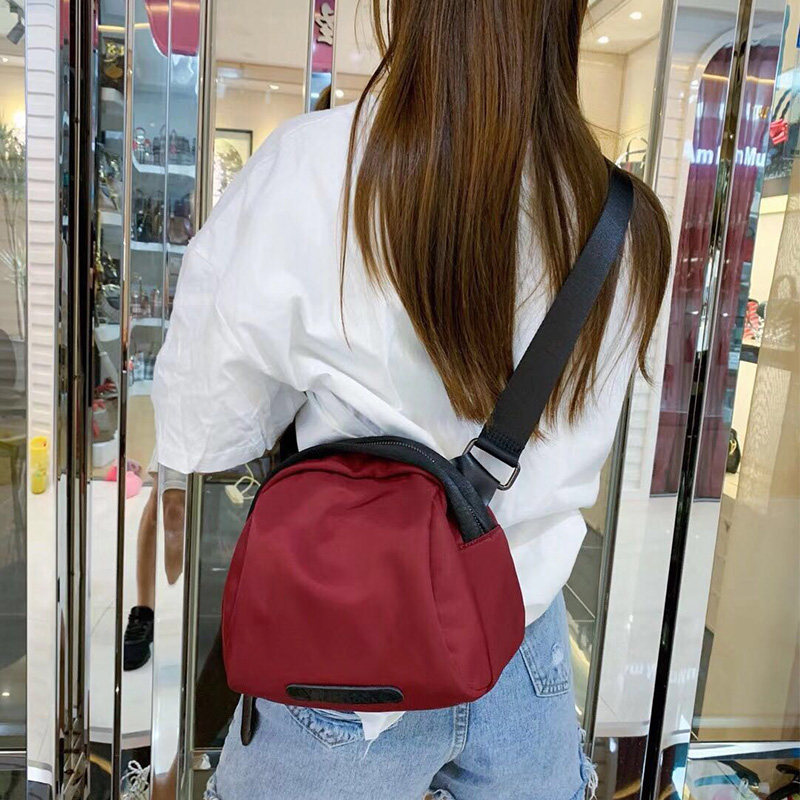 包包女包新款2020百搭帆布斜挎包时尚贝壳包单肩休闲潮牛津布包