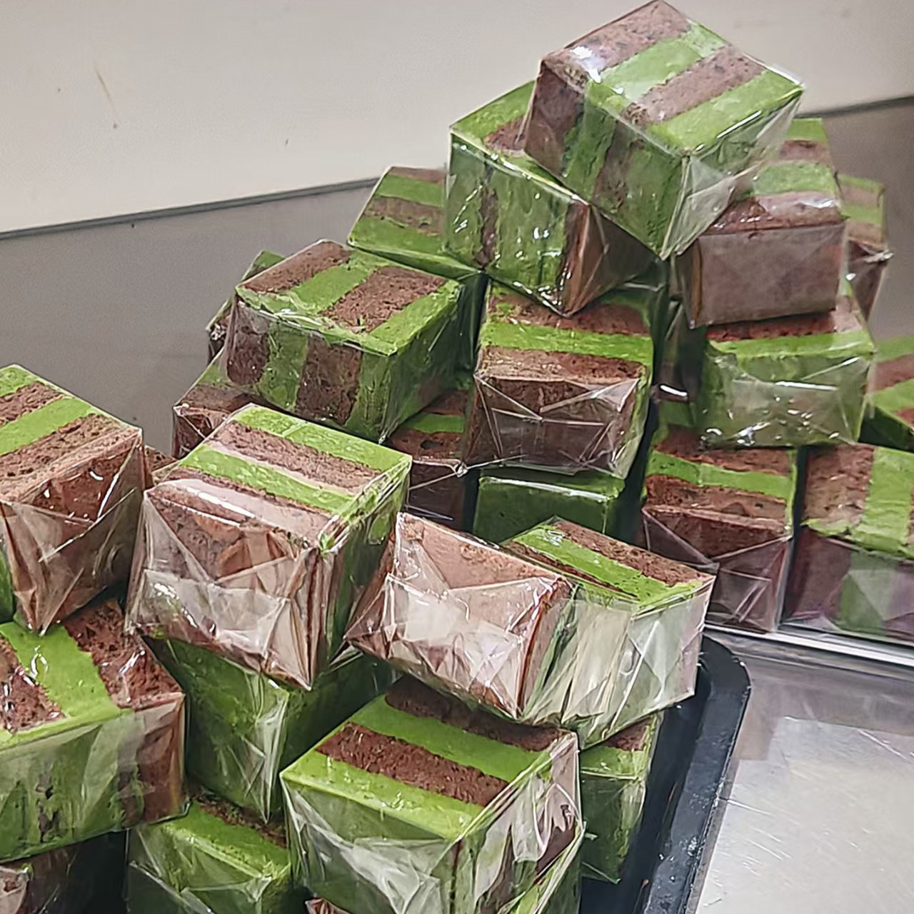 食品级玻璃纸烘焙塑料透明包装纸单片蛋糕现烤中岛柜蛋糕垫盘垫纸图片