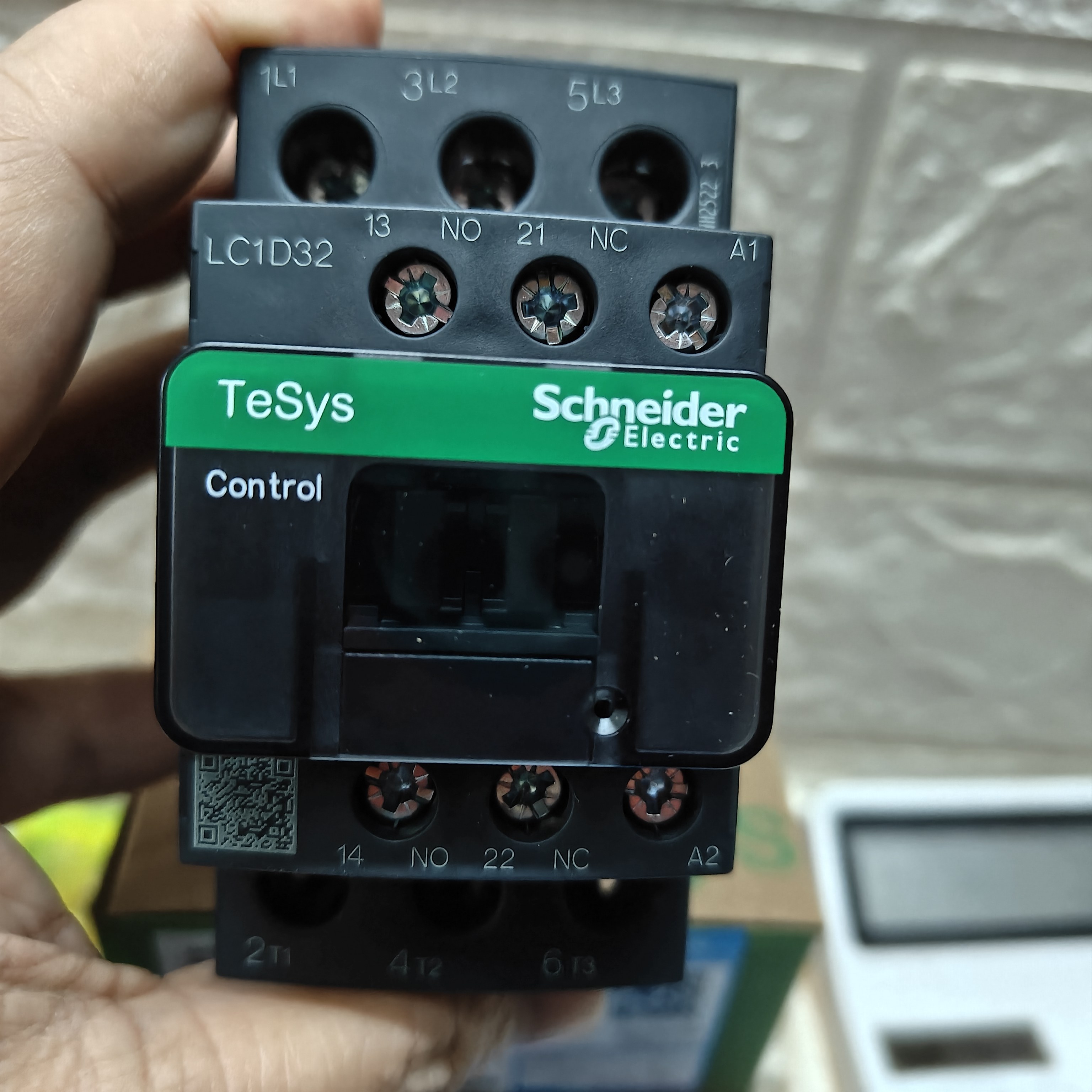 施耐德 TESYSDECA款低压交流接触器 LC1-D32M7C (15KW-380V)