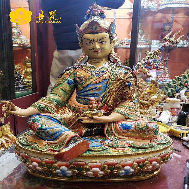 丹梵尼泊尔精品莲花生大师雕像彩绘鎏金雕像莲师花生西藏古代铜雕