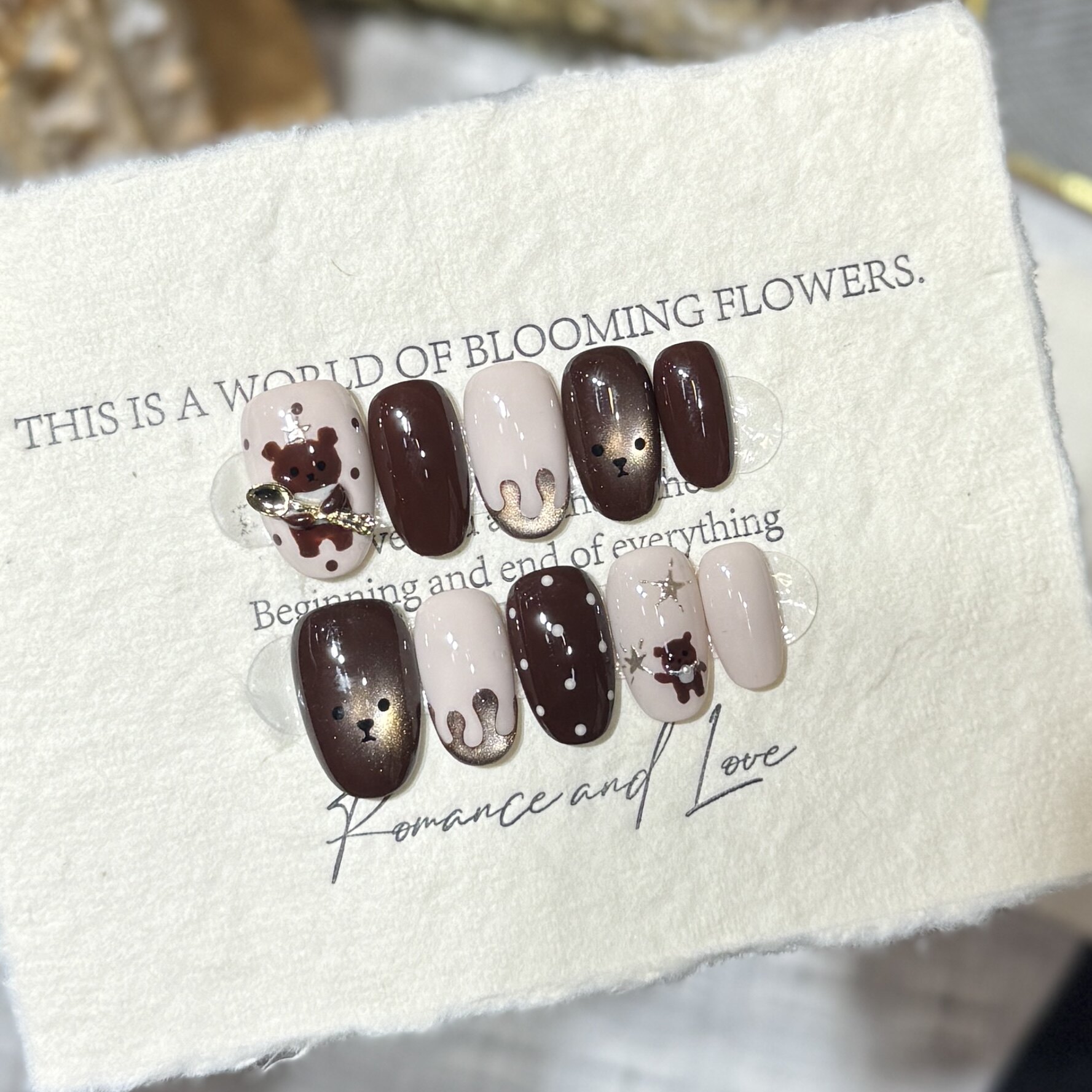 纯手工穿戴甲可爱ins手作奶油棕色小熊波点猫眼手绘日常显白美甲