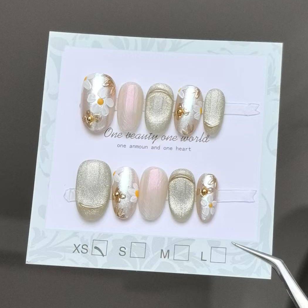 D7。        春夏爆款清奶油泡芙纯手工猫眼高级手绘花鎏金百搭短
