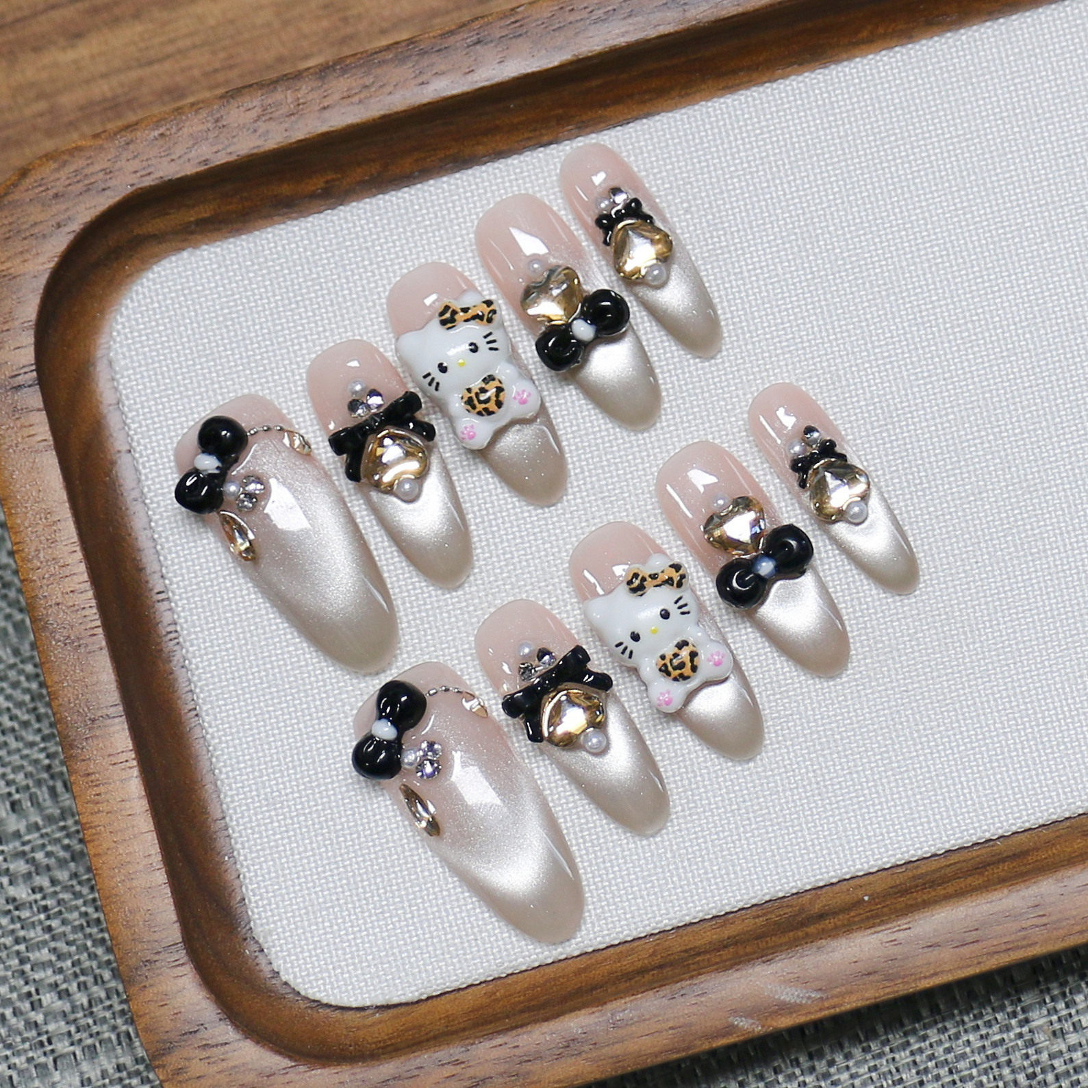 新款纯手工穿戴甲豹纹猫咪裸色猫眼法式波点爆闪香槟钻美甲贴片,彩妆/香水/美妆工具,穿戴甲/甲片,淘宝优惠券,粉丝福利购,淘宝优惠卷