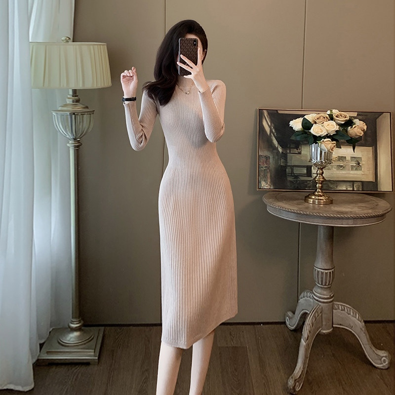 半高领针织连衣裙女春秋修身显瘦气质高级感配大衣的内搭毛衣裙子
