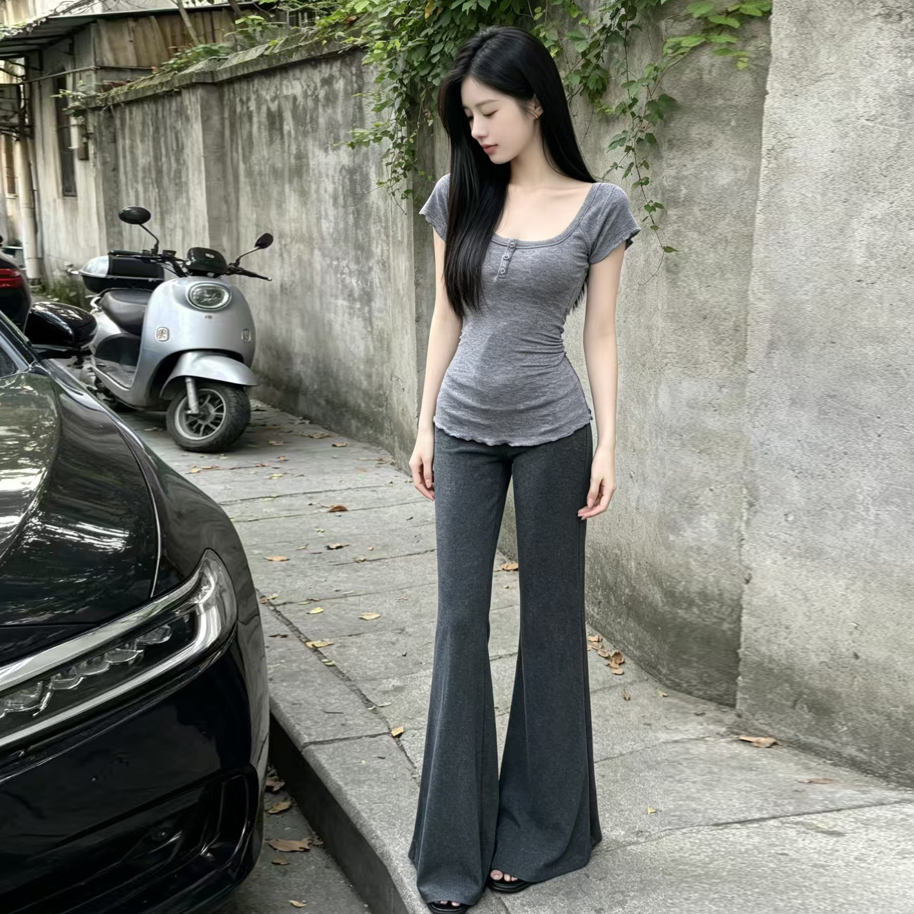 2026超火夏装一整套减龄穿搭休闲运动U领短袖喇叭裤两件套装女