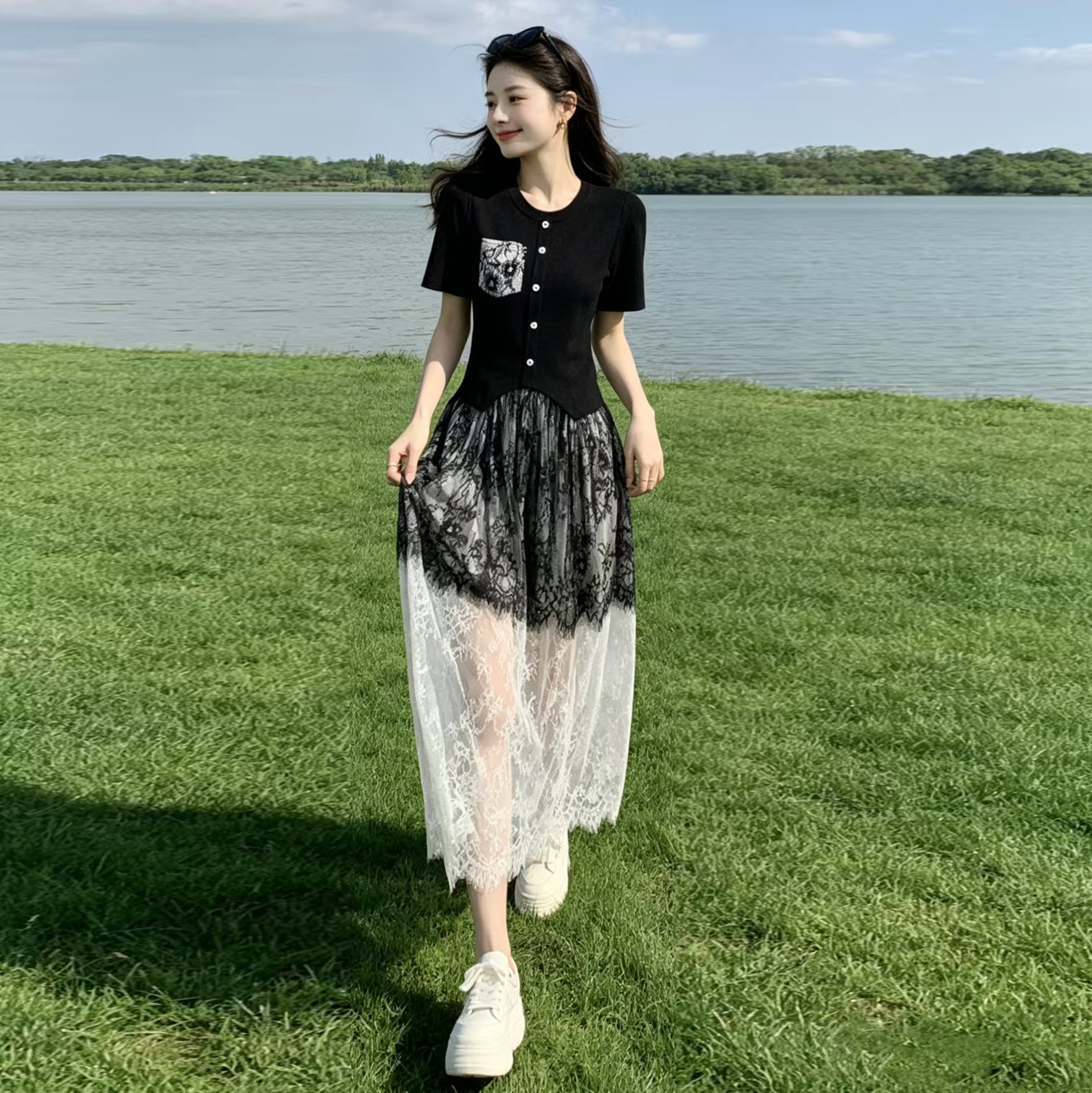 特别漂亮的连衣裙女夏季2026新款法式复古气质蕾丝拼接假两件裙子
