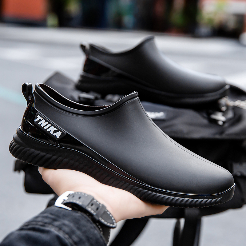 四季防滑橡胶防水雨靴加绒保暖