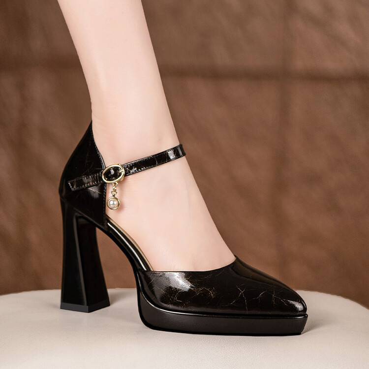 尖头漆皮凉鞋女2023年新款粗跟女鞋夏季银色高跟鞋一字扣包头鞋子