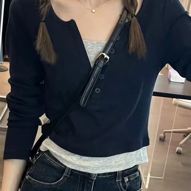 速发设打感假两件T恤撞色V领上衣小众美式短妹辣款计底长袖