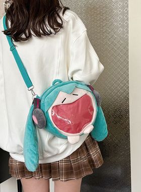 初音未来痛包樱花loita可爱UWA毛绒包大容量斜跨单肩包