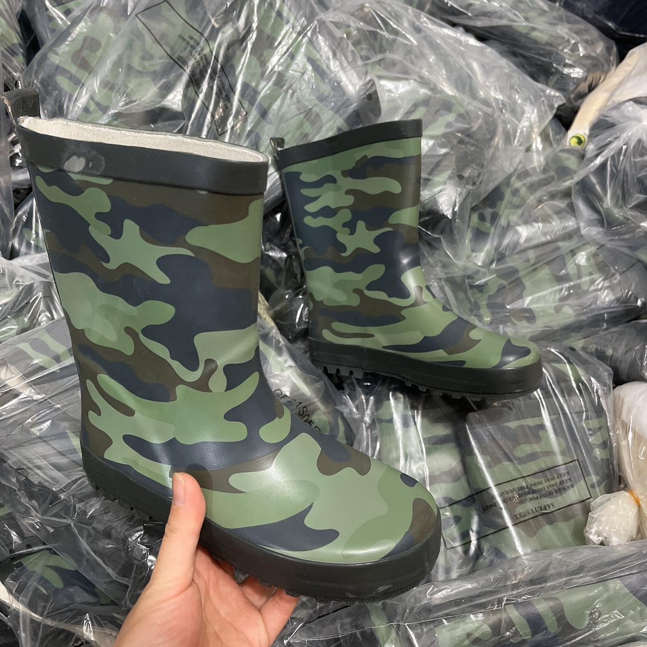 防滑橡胶雨鞋男童防滑迷彩