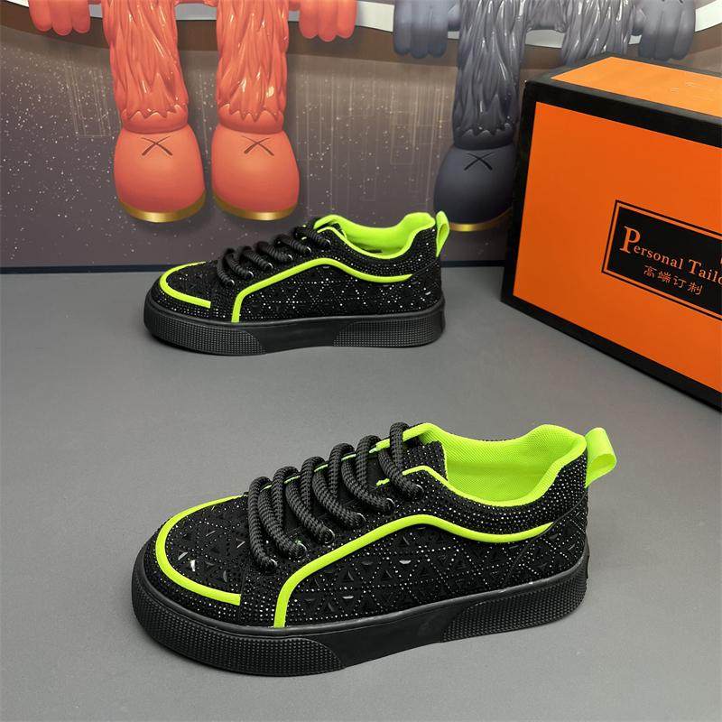 潮男烫钻板鞋2025秋冬新款舒适软底轻质百搭网红爆款运动休闲男鞋,流行男鞋,休闲板鞋,淘宝优惠券,粉丝福利购,淘宝优惠卷