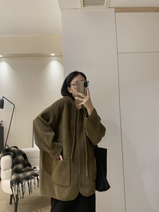 松弛感麂皮质感的不气球珍珠绒加密加厚针织毛衣开衫外套连帽大衣