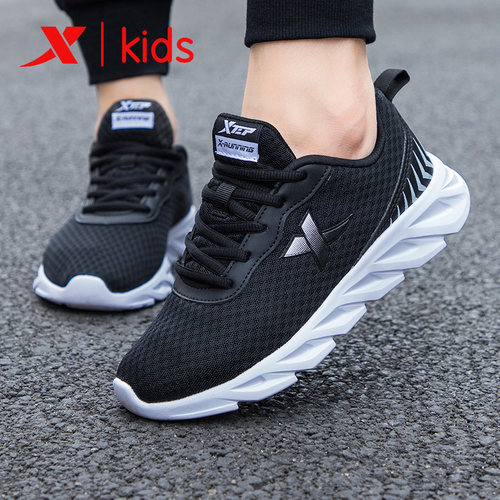 特步童鞋儿童网面透气运动鞋