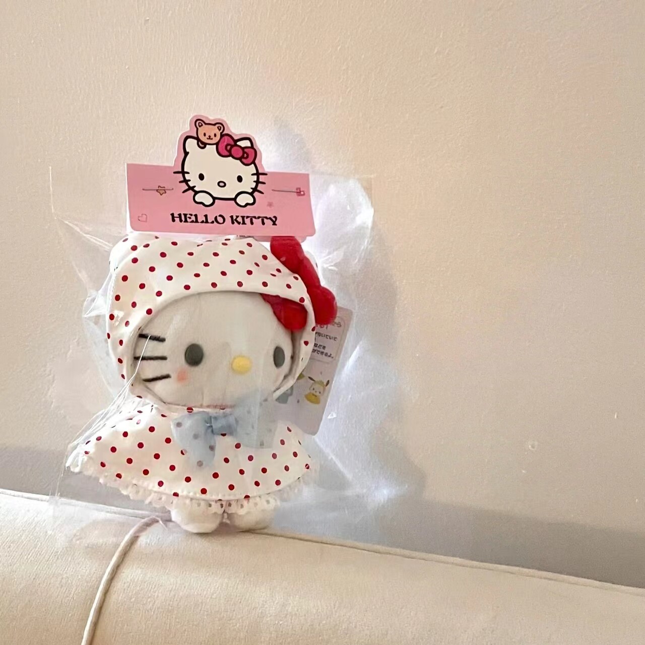 Плащ в горошек hellokitty, сумка для кошек, маленькая подвеска, милая подвеска для девочек, серия плюшевых кукол, подарок Изображение 1