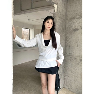学院风白色衬衫裙镇店之宝黑色内搭深U领荡领捏褶艺术裙两件套女
