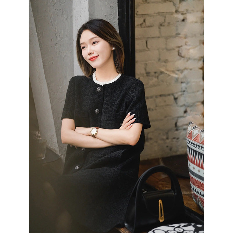 高个子千金风黑色荷叶边裙2026早春新品雪尼尔花呢宽松短袖连衣裙