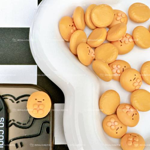 日单散货角落生物饼干食玩公仔DIY串珠奶油胶手机壳摆件笔刀