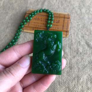 马上发大财玉佩项链新疆和田碧玉生肖吊坠菠菜绿方牌玉马