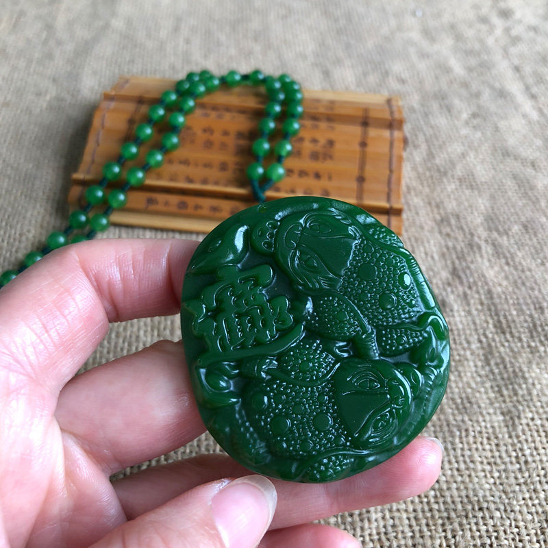 三足金蟾招财碧玉菠菜绿挂件吊坠