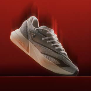 阿迪达斯Lightblaze简约防滑耐磨低帮回弹运动休闲鞋男鞋运动鞋