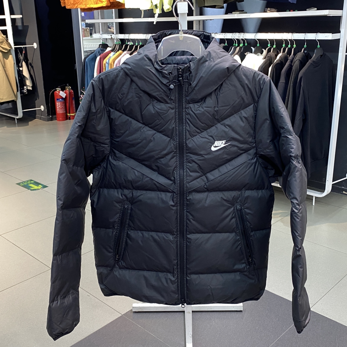Nike/耐克男子宽松夹克冬季保暖轻便棉服外套FB8178