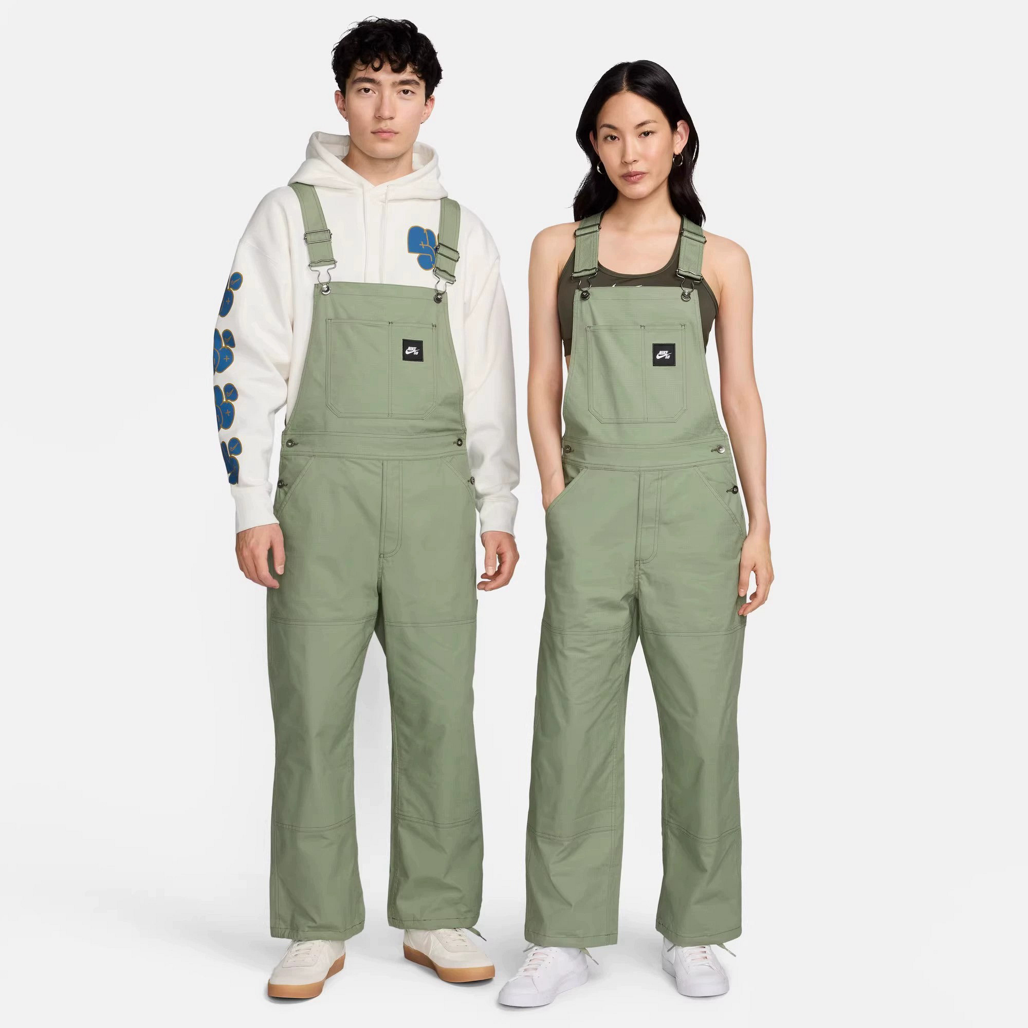 NIKE耐克 SB男子宽松梭织舒适透气运动休闲工装背带裤FN2586