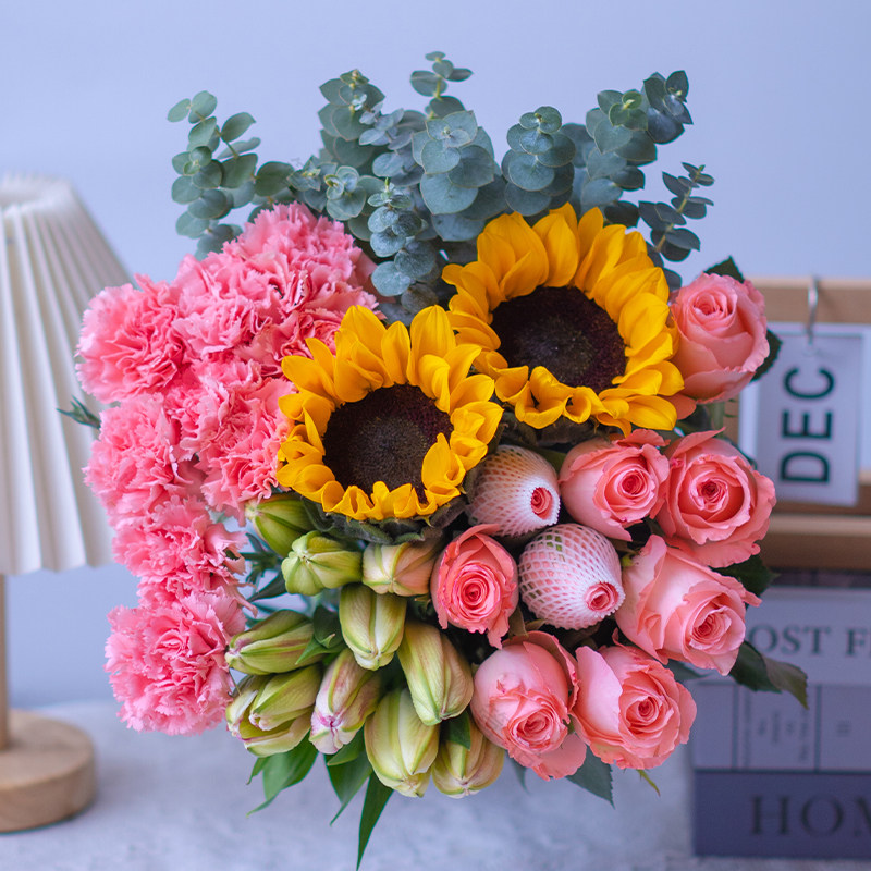 【云南鲜花】粉玫瑰6枝+香水百合5朵+康乃馨10枝+向日葵2枝+配草