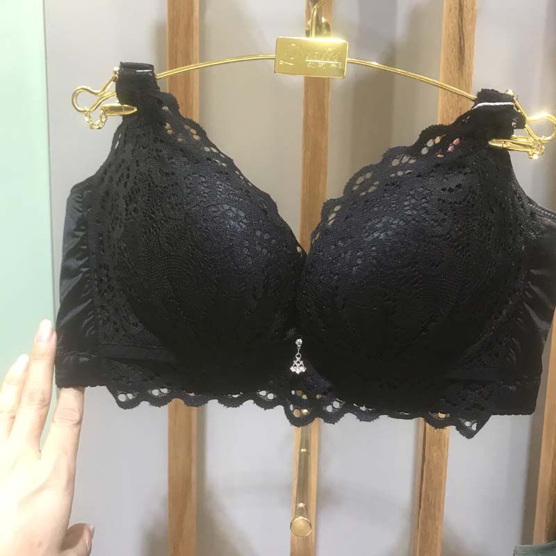 上薄下厚集中蕾丝边石墨烯内衣