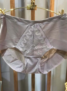 戴芝蒂新品无痕中腰平角裤甜美纯色丝滑女士内裤81502