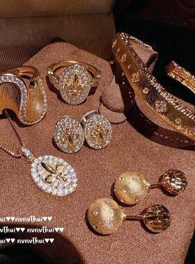 意大利复古皇家鸢尾宝石项链 流光溢彩 拉丝花朵闪钻四方手镯套装