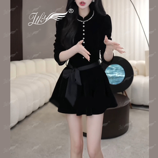 2025冬季新款洋气高级感轻奢小黑裙中长款丝绒长袖立领连衣裙女装