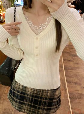 蕾丝拼接V领坑条针织衫女春秋新款白色温柔风修身显瘦长袖假两件