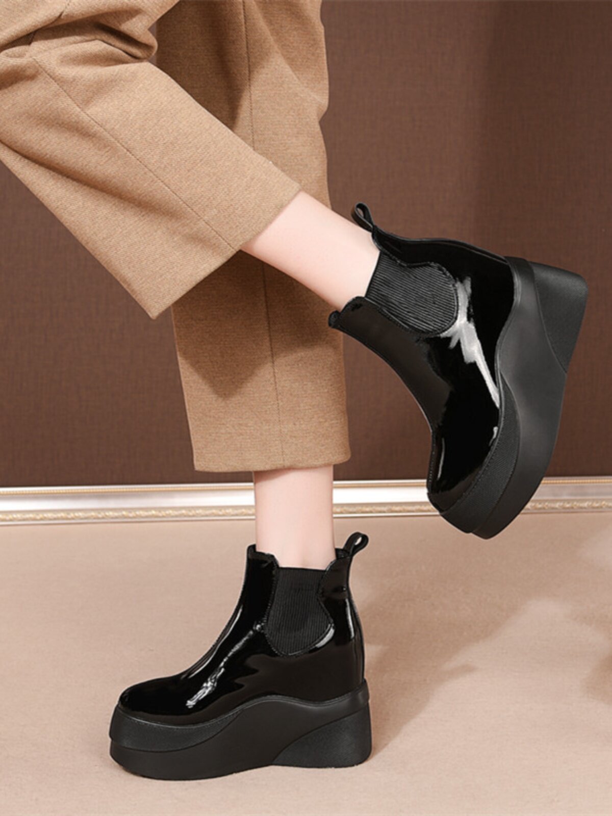 EUROPEAN LEG PATENT LEATHER INNER HEIGHTENED BOOTIES WOMENS AUTUMN AND WINTER SHORT NUDE BOOTS FLATFORM THICK-SOLED MARTIN BOOTS CIGARETTE TUBES CHELSEA BOOTS