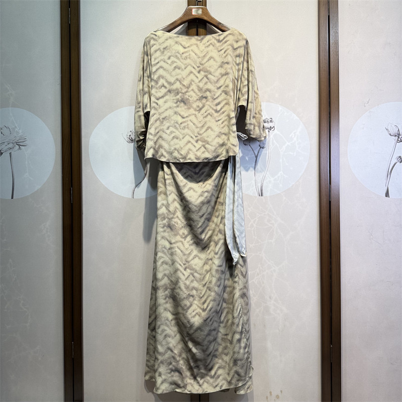 真丝双绉碎花一字领中袖桑蚕丝通勤百搭设计感一片式连衣裙3-1-1