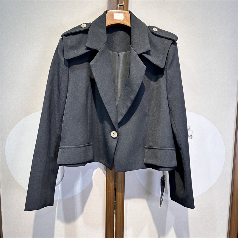 春秋新款聚酯纯色直筒时尚一粒扣式西装领长袖短款西装外套24-3-2