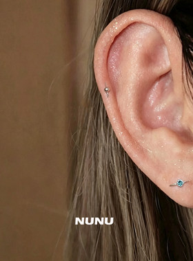 NUNU睡觉免摘一耳洞带出两个耳洞